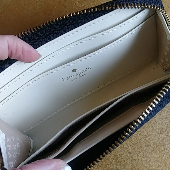 Kate Spade patent leather wristlet wallet - Picture 8 of 15